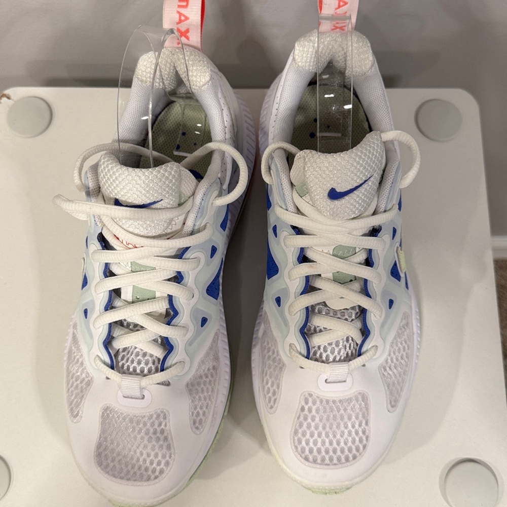 Nike Air Max Women’s SZ 6 White and Blue Sneakers - Picture 6 of 9